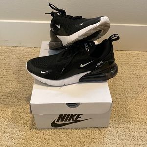 Women’s Nike Air max 270, black and white size 9.5
